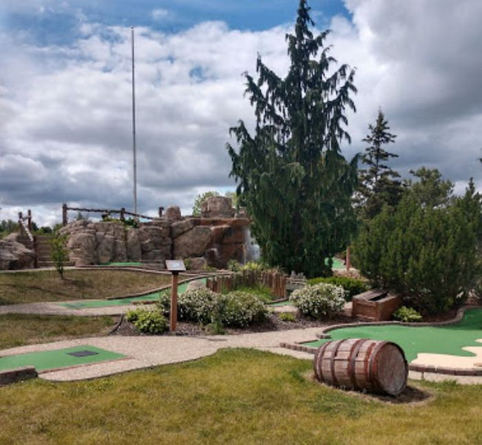 Puttin 4 Paws - From Web Listing (newer photo)